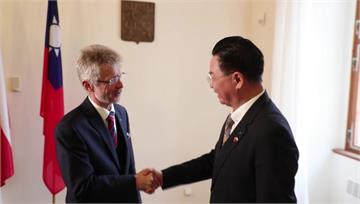 吳釗燮訪問捷克　會晤參議院議長維特齊
