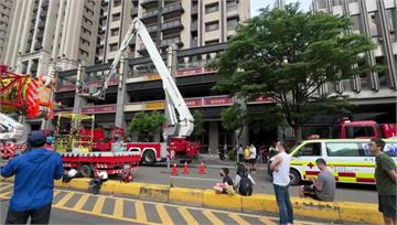 新竹住宅大樓火警2消防殉職 逾百人受困待救