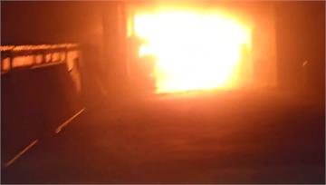 台南工廠驚傳火警！2廠房全面燃燒 警消佈水線急灌...