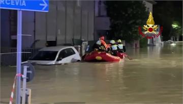 恐怖！義大利雨彈狂襲釀災 洪水如海嘯沖進民宅