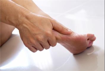 足底筋膜炎反覆發作？6 個日常保養關鍵 幫你遠離...