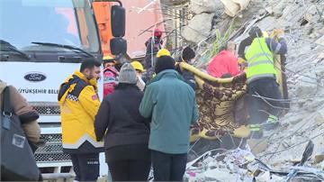土耳其阿達納市房屋成廢墟 台視直擊救援隊搜救