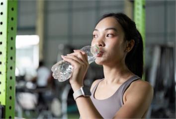 潘瑋柏靠喝水「月瘦7公斤」！ 醫揭「關鍵時機與頻...