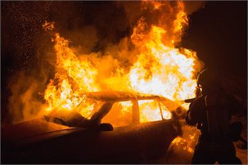 一夜燒了874台車！法國另類又受爭議迎新年傳統