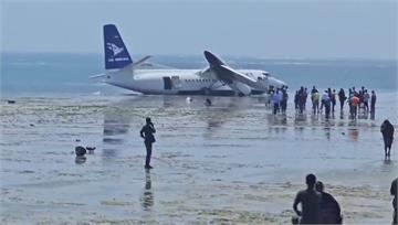 索馬利亞客機迫降！衝進海灘 機上55人全數生還