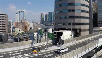 大阪超另類地標！ 高速公路車輛竟「穿樓」行駛