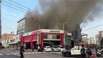 台中西屯鐵皮倉儲火警竄濃煙！ 49歲工人一度受困