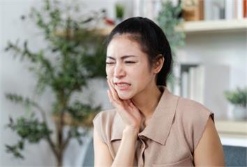不會胸痛！醫示警「這種牙痛」恐是心肌梗塞了 3種...