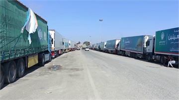 拉法關口20日「無法開放」 百輛卡車塞爆邊境