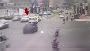 高市警送公文途中「低血糖」 開警備車失控逆向撞3...