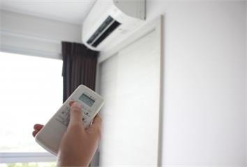 冷氣吹太多恐害肩頸緊、腸胃差！醫授「4招自救」 ...