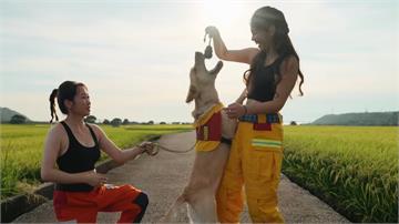 陽光壯男搭獸醫師美女！ 民眾搶拿消防月曆 現場3...