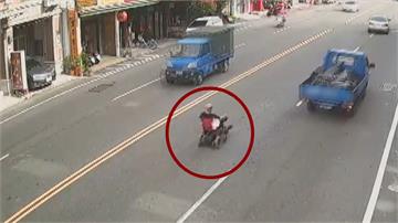 電動輪椅開到馬路上 迴轉又逆向險釀車禍