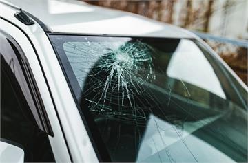 日本也爆高齡駕駛車禍！白車翻覆撞傷4名小學生