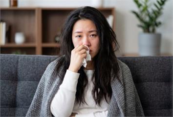 一邊鼻子總不通？醫揭「鼻中膈彎曲5警訊」  恐害...