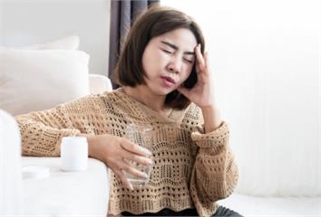 頭痛吃止痛藥都沒效？小心是頸椎出問題  醫揪6大...