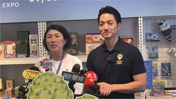 蔣萬安赴台東熱氣球嘉年華 霸氣認購兩千箱鳳梨釋迦
