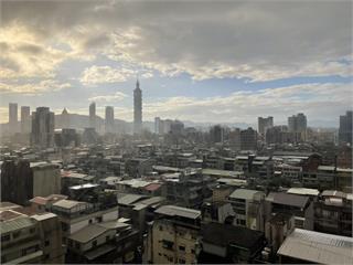 吹東北季風「迎風面偶有雨」 雙颱共存不共舞