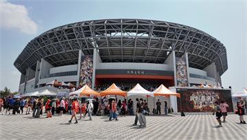 台南體育局急滅火公告美食攤商招標 業者曝「時程卡...