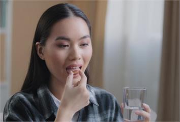 一感冒就吞維生素C？醫揭「真正效果」  小心害腸...