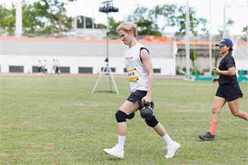 《最強的身體》安心亞比賽累倒落淚　夏和熙驚喊「被...