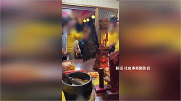 象徵「重生」？宮廟祭改 身蓋金紙點火燃燒