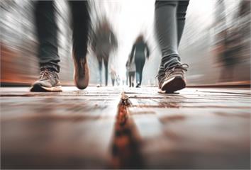 扳手指會得關節炎嗎？跑步會傷膝蓋？醫揭真相：兩大...