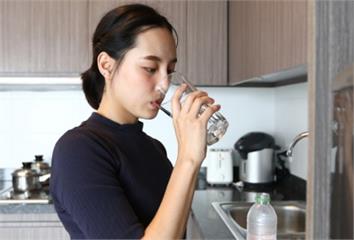 天氣冷「喝溫開水」才能禦寒！ 醫認證揭4大理由