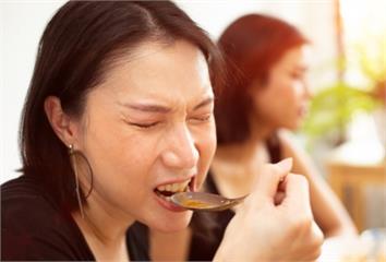 半小時內吃完飯就算「吃太快」！專家曝後果 教你3...