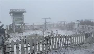 不是騙人！玉山今中午降下「4月雪」 銀白美照曝光
