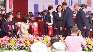 國慶大典互動政治學 蔡總統和馬英九「冷冰冰」