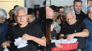 黃仁勳台語狂輸出！ 打開粉絲錢包現場「收錢、發錢...