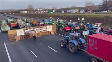 抗爭延燒 法農民圍攻巴黎封鎖高速公路