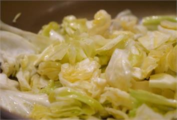 高麗菜怎麼炒才脆？專家授「下鍋前1步驟」 炒起來...