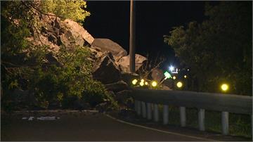 台9甲線12.4K烏來段坍方 巨石擋道阻斷雙向道...