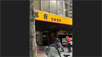 電視台汽車撞銀行！彰銀吉林分行遭撞「牆壁整片碎裂」 10人受傷