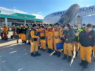 台灣赴土耳其搜救隊「卡飛機逾3小時」  現已順利...