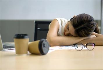 常午睡的人小心！研究：經常午睡高血壓、中風機率增...