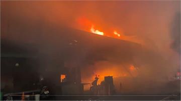 桃園南門市場「燒毀2/3區域」 疑電線走火釀災