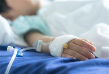 孩子發燒別慌！醫師教你判斷何時該就醫、退燒藥怎麼...