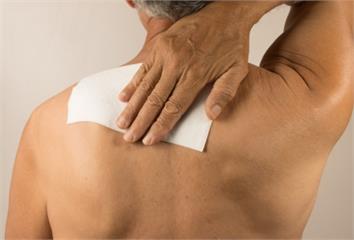 男子貼止痛貼布1個月腎功能急速惡化！藥師點名「2...