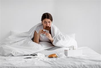 晚餐吃很飽隔天仍爆餓？破解清晨飢餓感 4招穩定血...