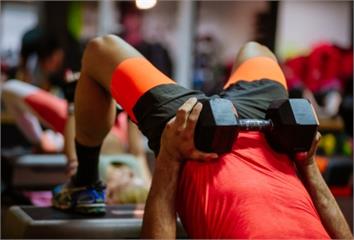 短時間高效燃脂！HIIT與中強度運動 忙碌上班族...