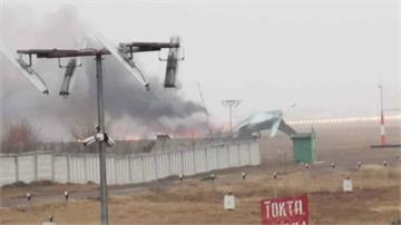 哈薩克軍機墜毀 機身瞬間著火2人傷4人亡