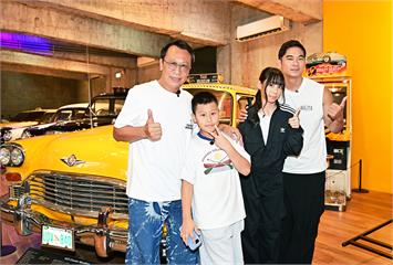 《雙星家遊團》 亮哲、游安順老友再聚首 兩家人戶...