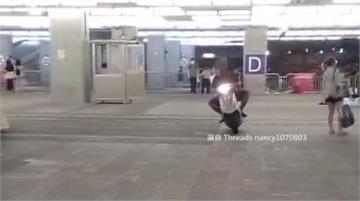 台中車站鐵鹿大街驚見飆車哥 發現被拍還故意靠近！