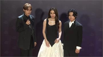 金馬62／告五人犬青黑白禮服盡顯腰身 現場清唱誠...