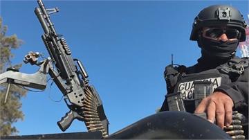 墨擊斃毒梟釀動亂 墨西哥街頭如戰場