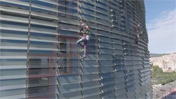 法國蜘蛛人帶「小蜘蛛」出任務 攀144米高榮耀塔