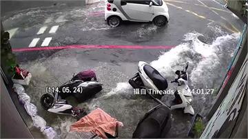 畫面曝！大雨積水像浪湧進理髮店　業者掃到快抓狂